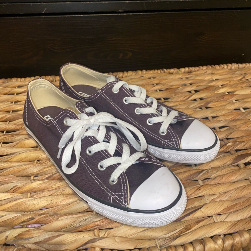 Women’s Converse size 7.5